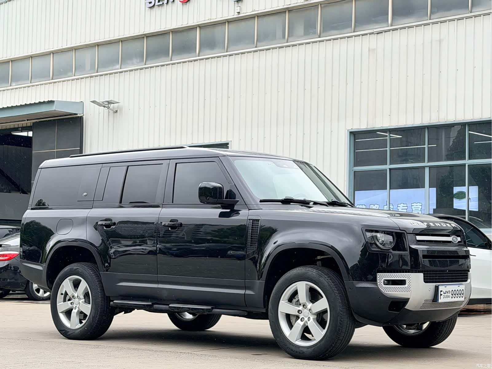 Land Rover Defender, 2024 3