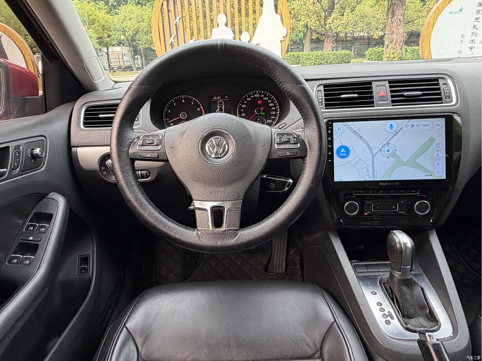 Volkswagen Sagitar, 2012 12