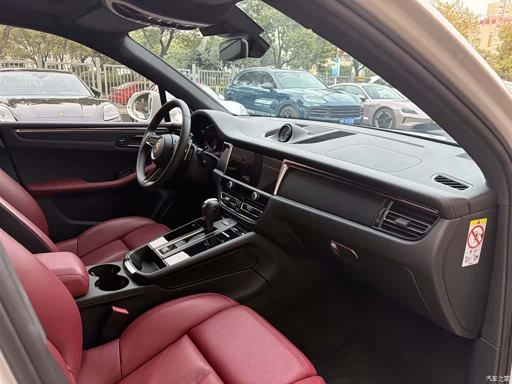 Porsche Macan, 2023 12