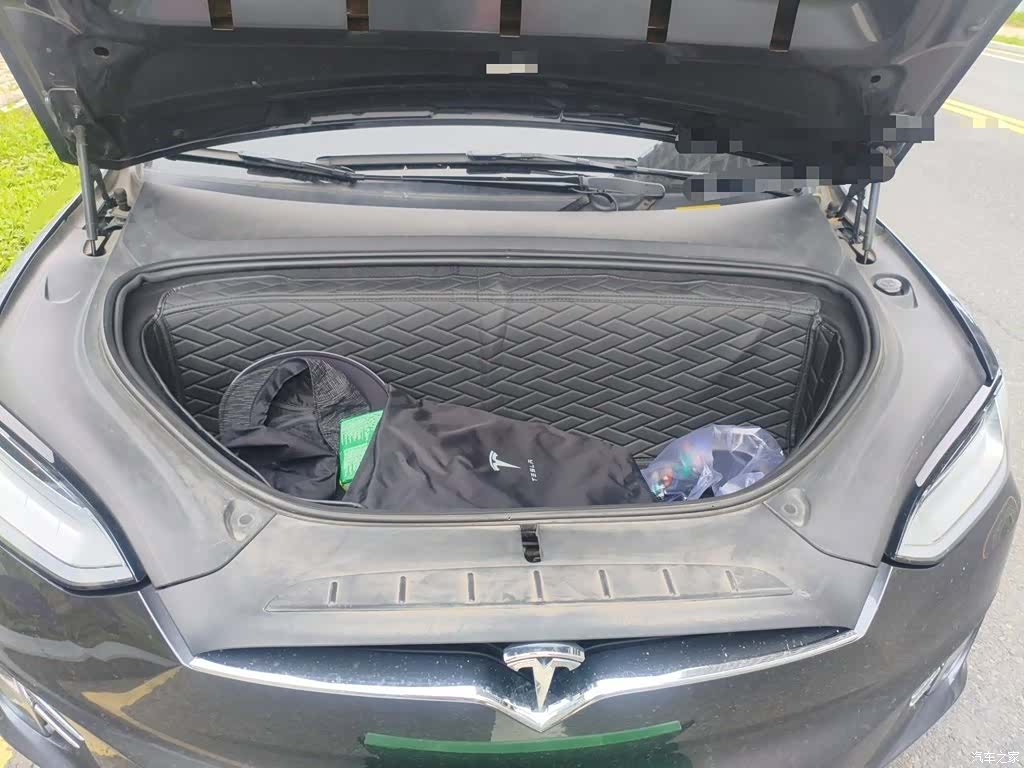 Tesla Model X, 2020 11