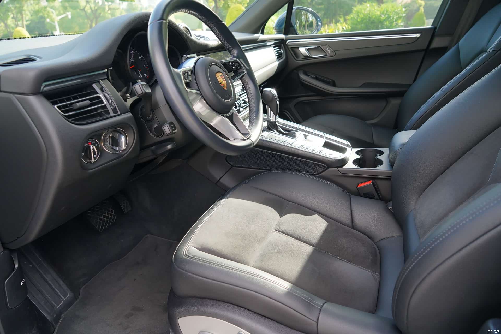 Porsche Macan, 2020 все фото