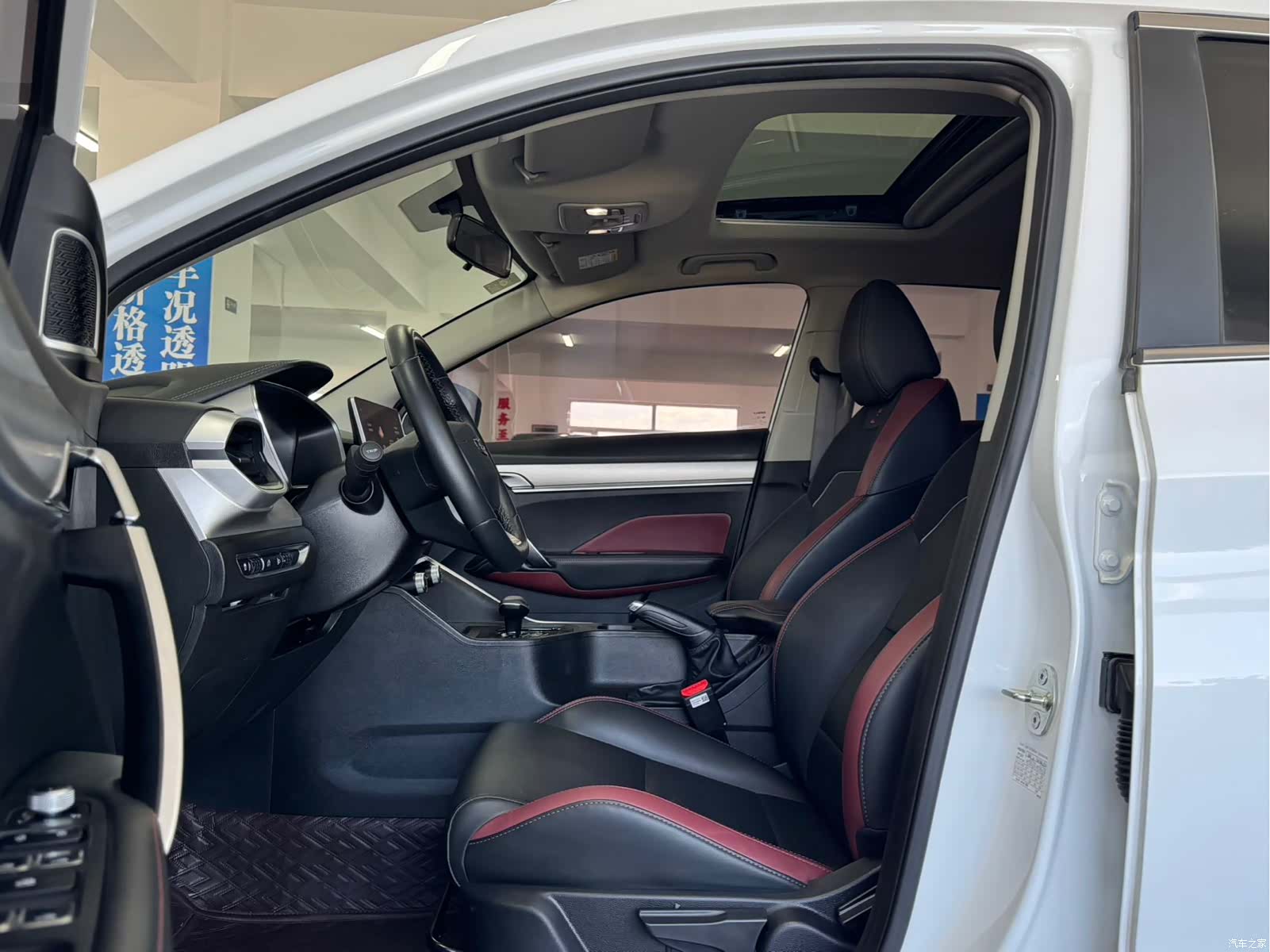 Geely Coolray, 2022 все фото