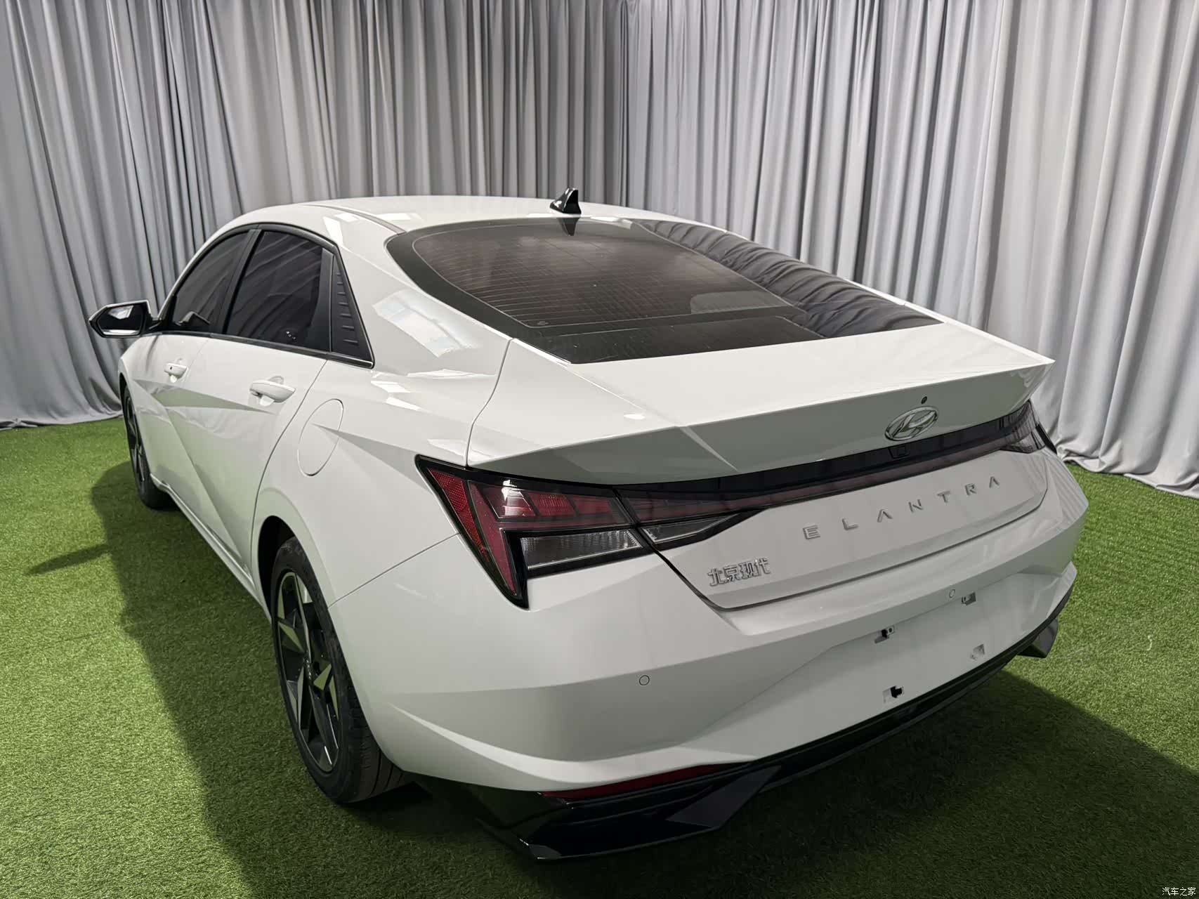 Hyundai Elantra, 2023 все фото