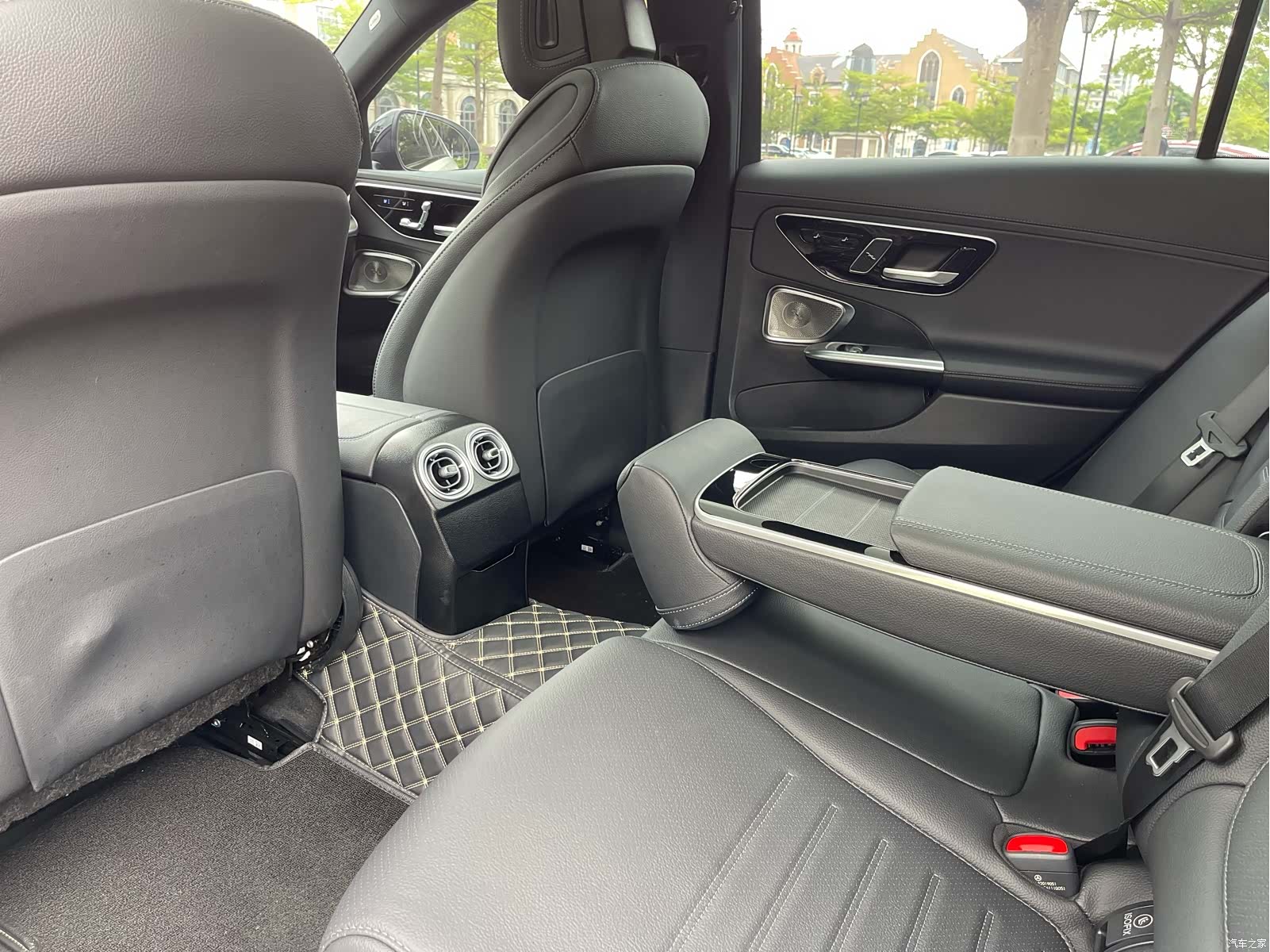 Mercedes-Benz C-Class, 2025 16