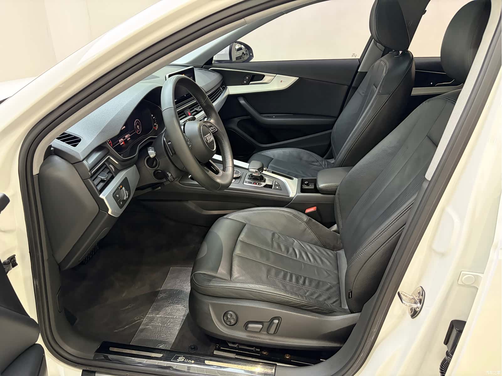 Audi A4L, 2019 9