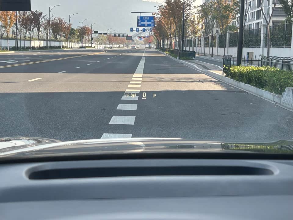 VOYAH Lantu chasing light