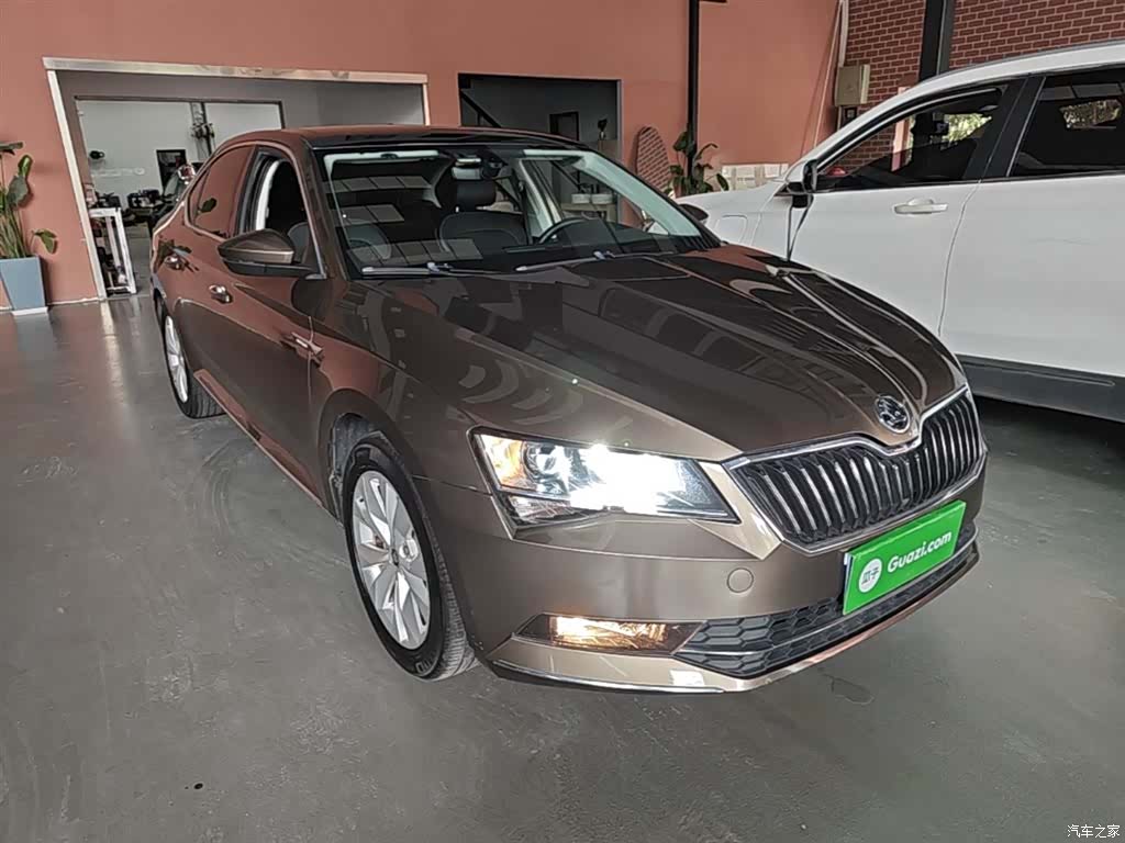 Skoda Superb, 2019 4