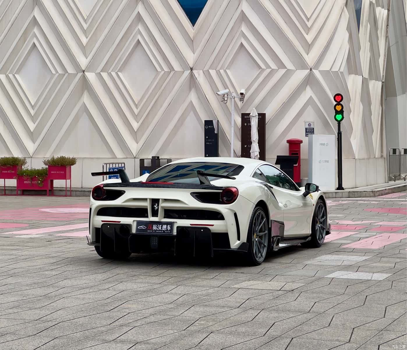 Ferrari 488, 2019 4