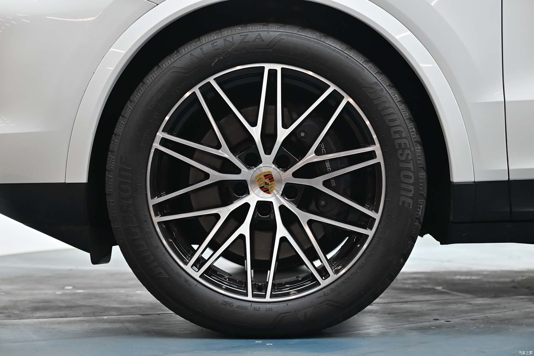 Porsche Cayenne, 2024 12