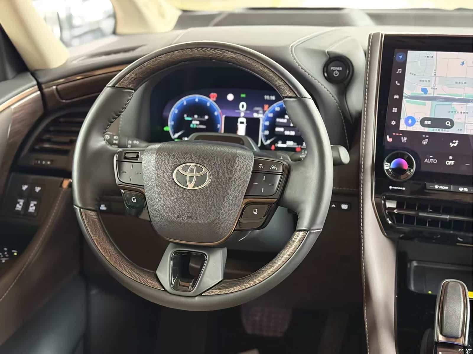 Toyota Alphard, 2024 16