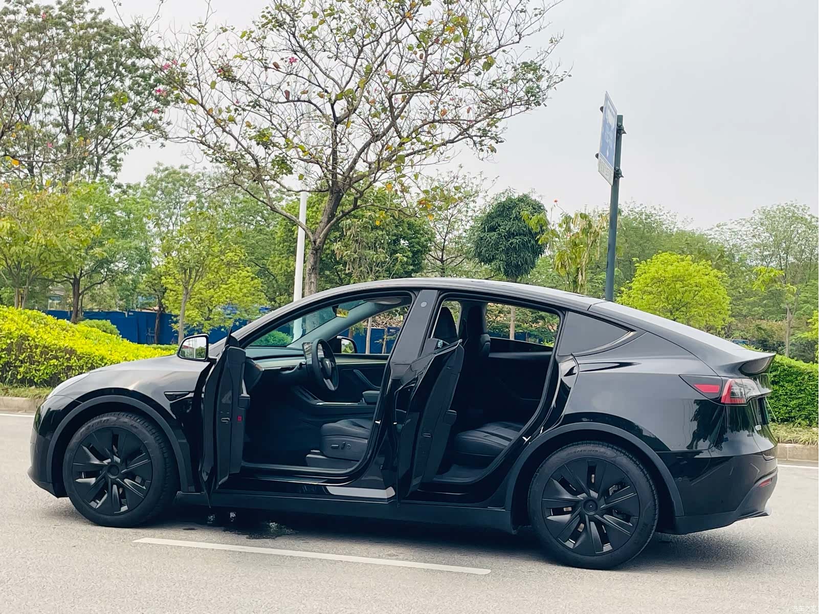 Tesla Model Y, 2022 11