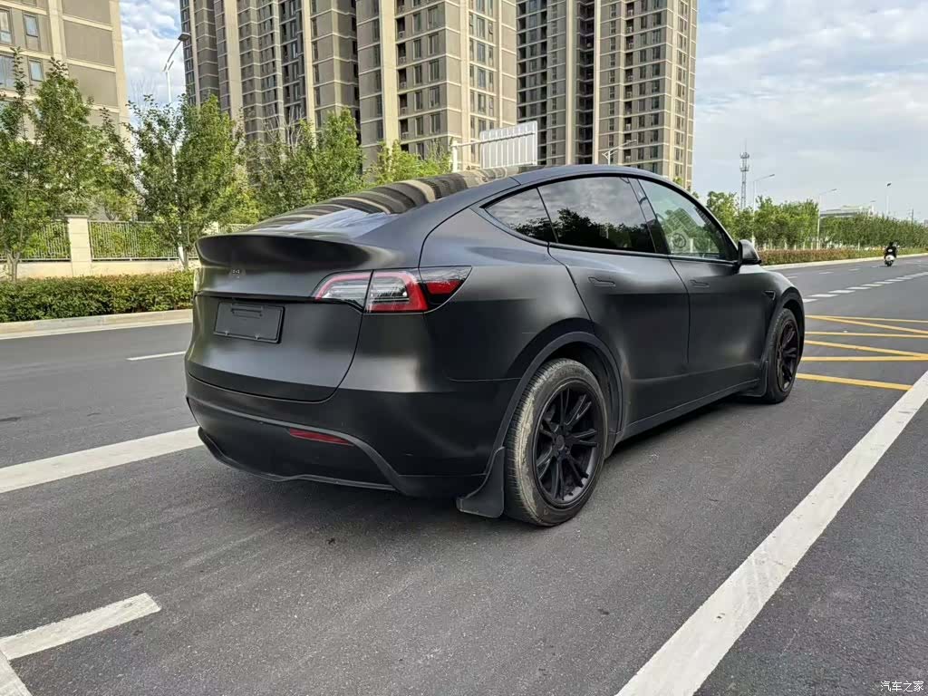 Tesla Model Y, 2021 25