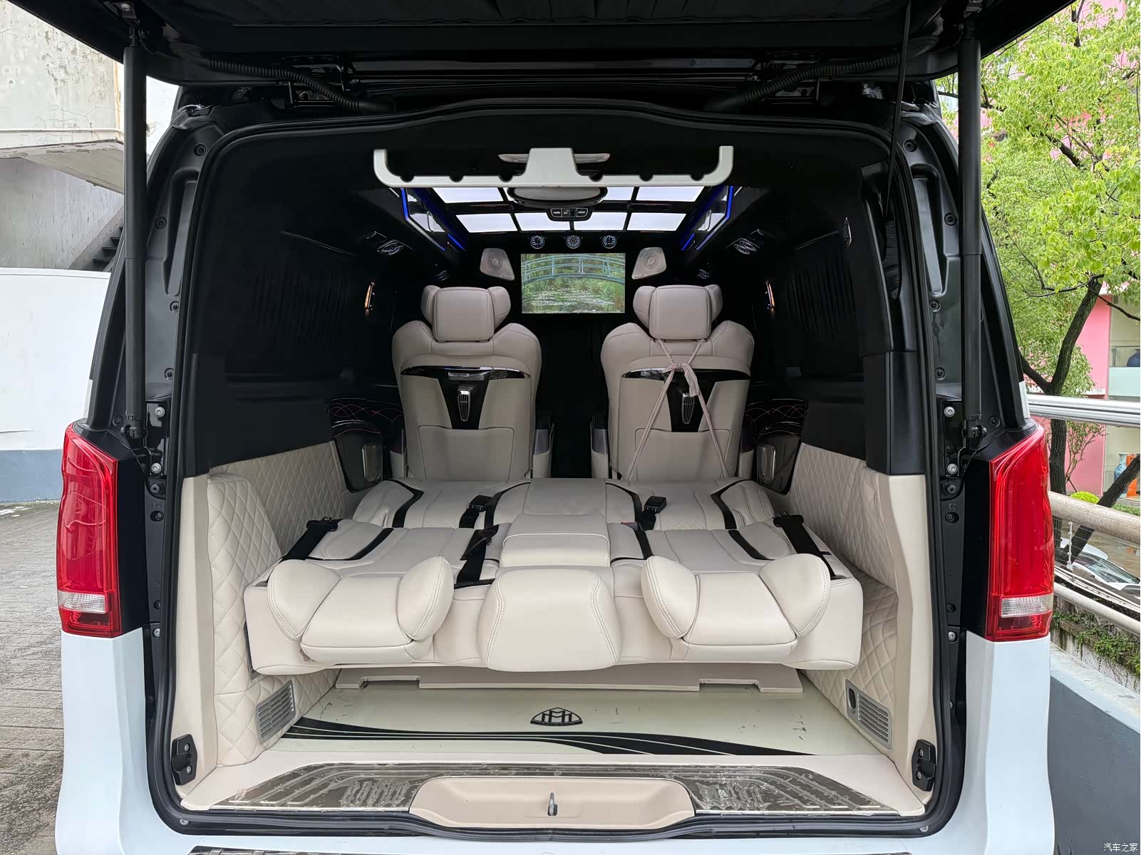 Mercedes-Benz V-Class, 2021 12