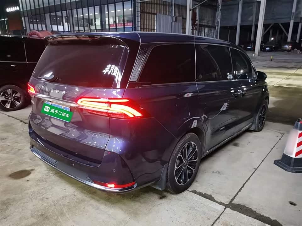 Roewe iMAX8