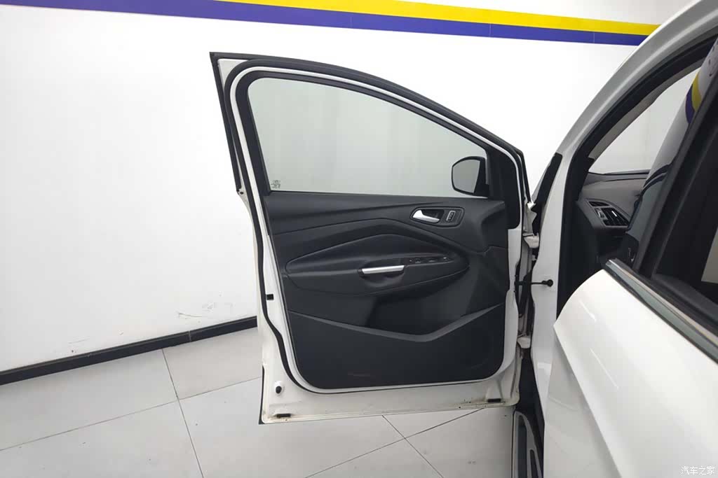 Ford Kuga, 2015 7