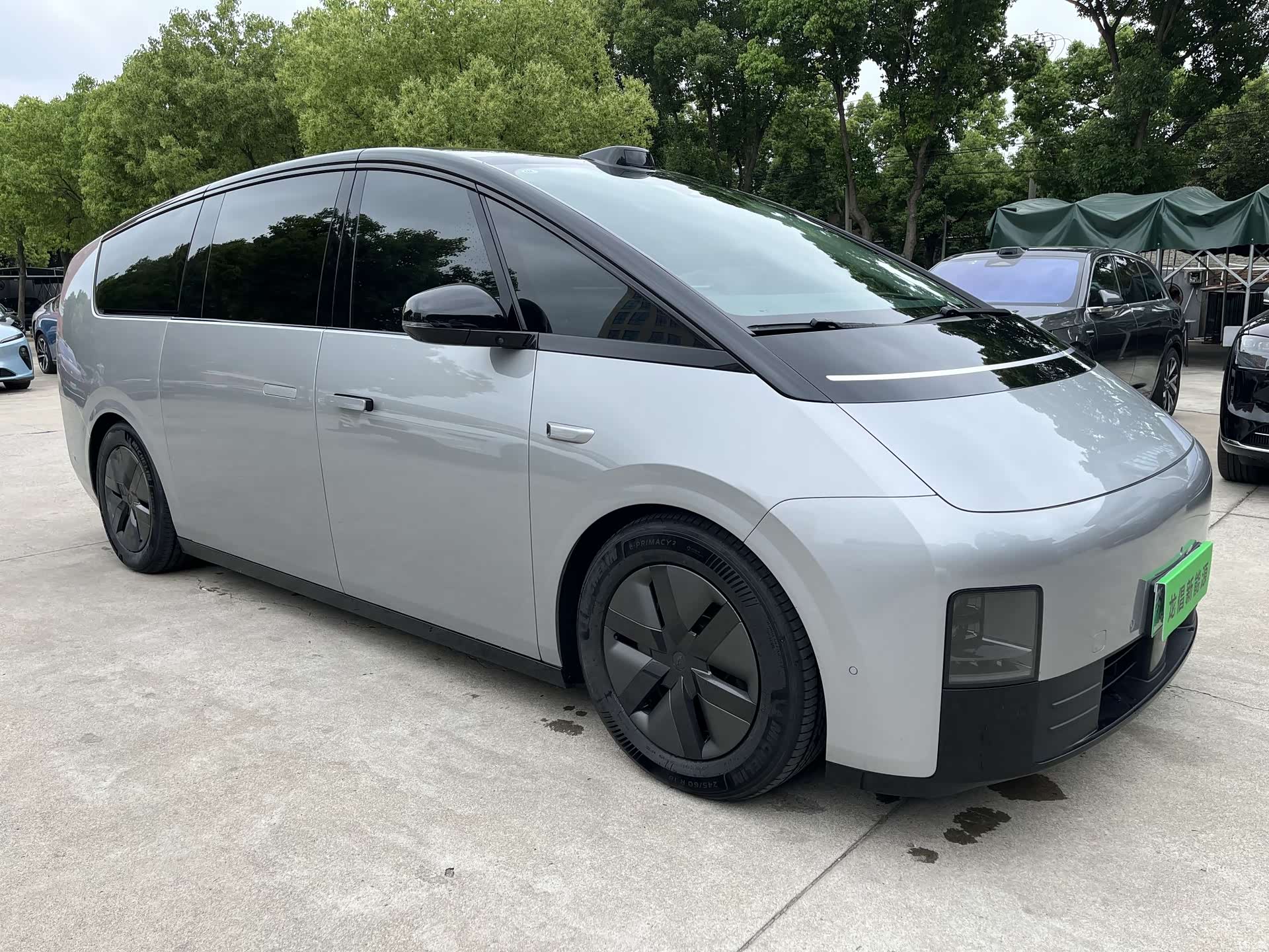 Li Auto MEGA, 2024 3