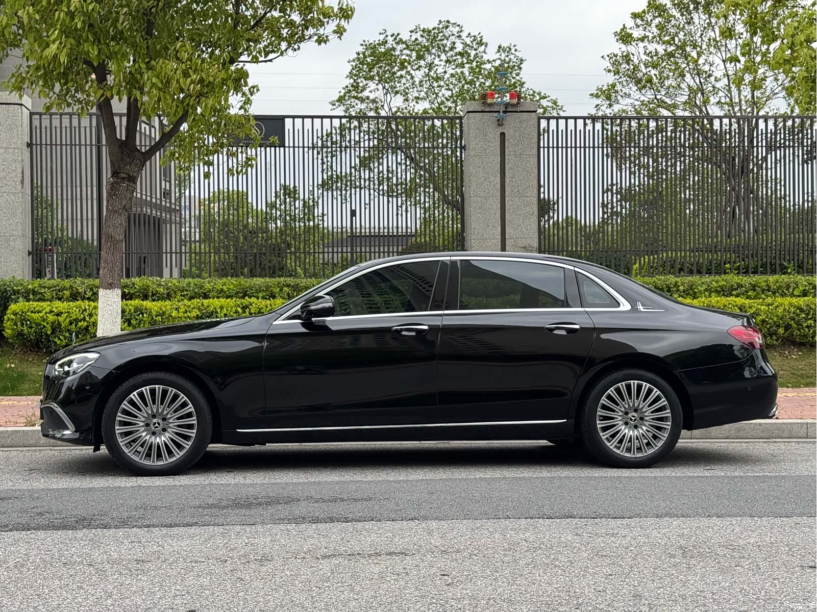 Mercedes-Benz E-Class, 2022 3