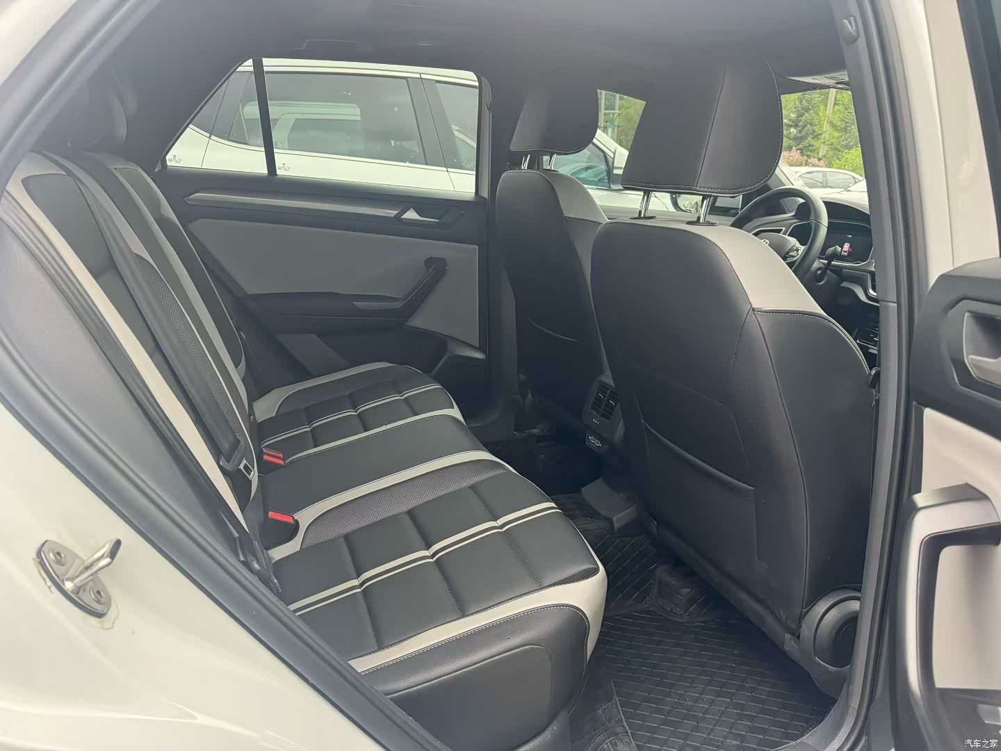 Volkswagen T-ROC, 2024 9