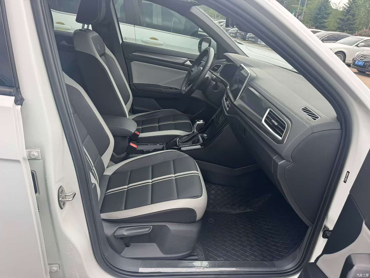 Volkswagen T-ROC, 2024 8