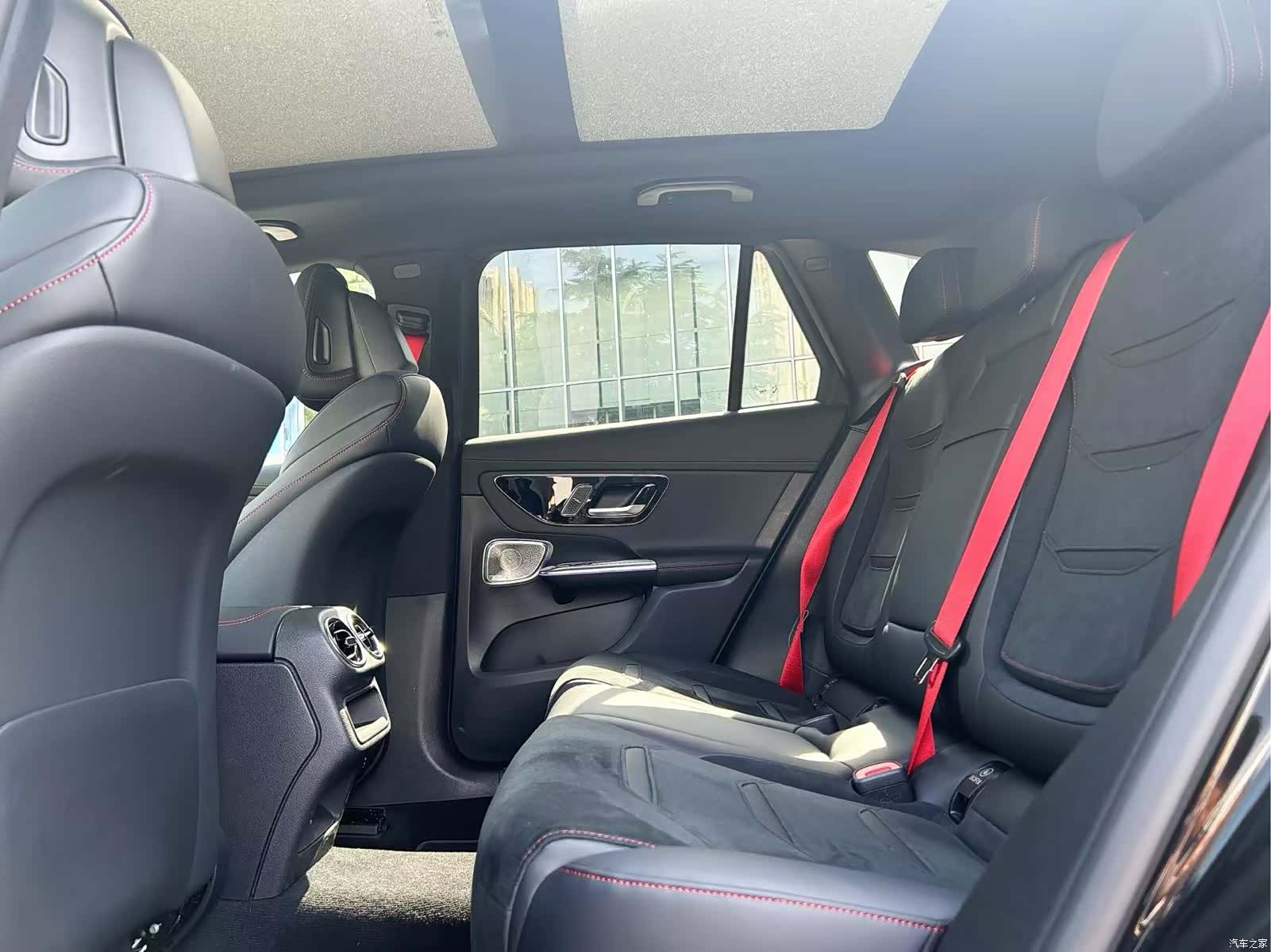 Mercedes-Benz GLC, 2025 11