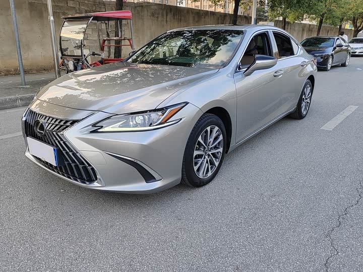 Lexus ES 2022 — фото 1