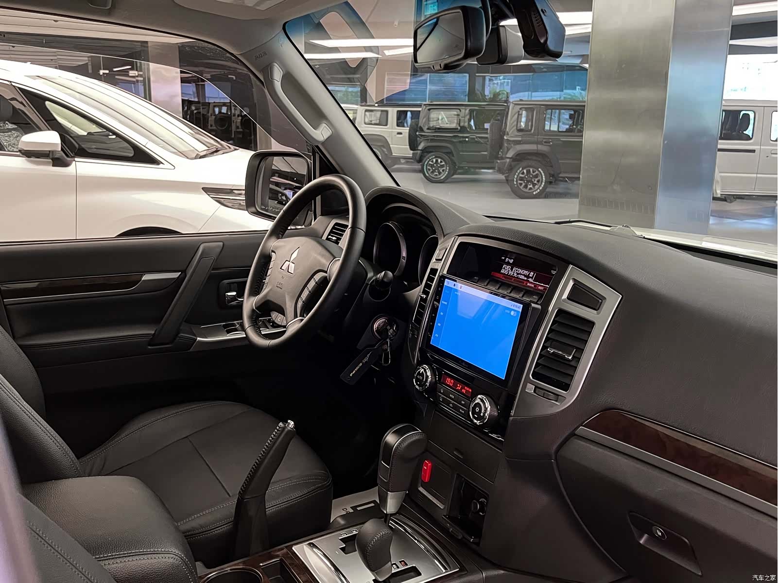 Mitsubishi Pajero, 2025 16