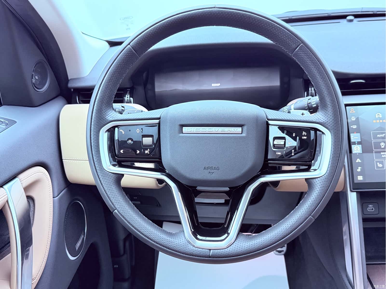 Land Rover Discovery, 2025 12