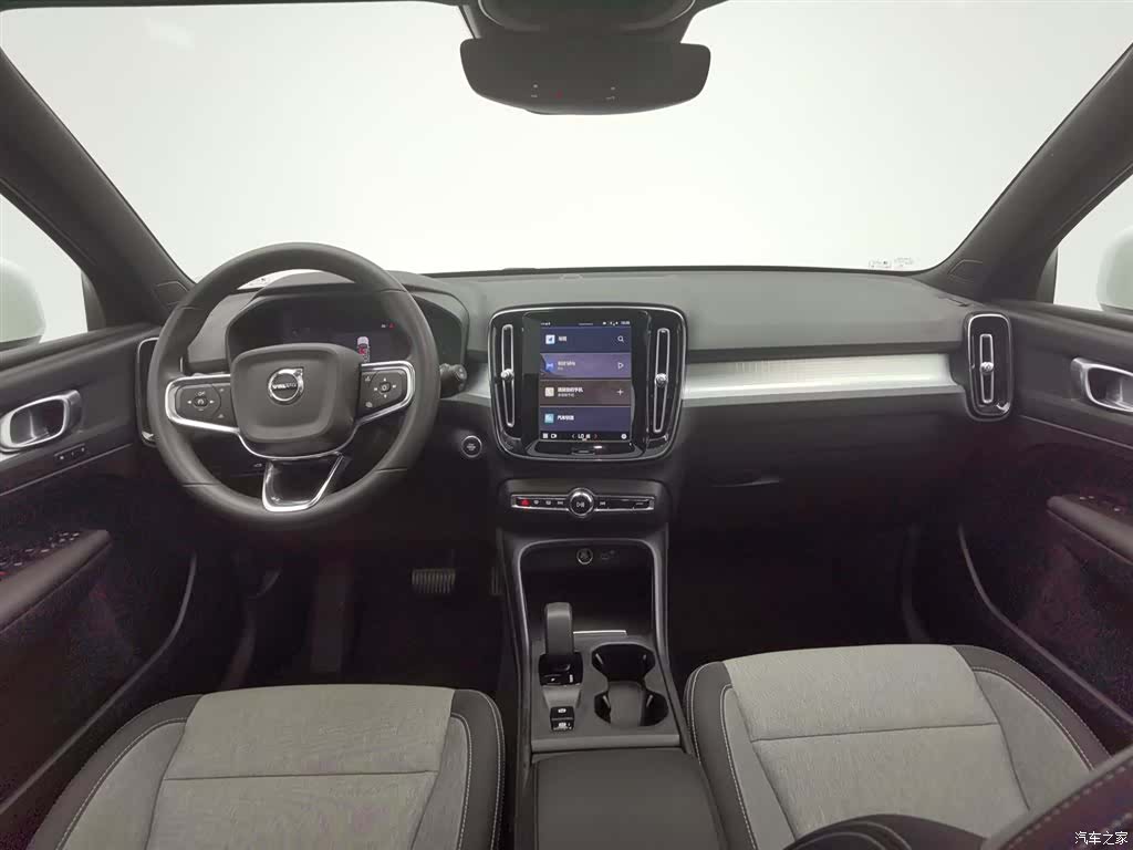 Volvo XC40, 2023 все фото