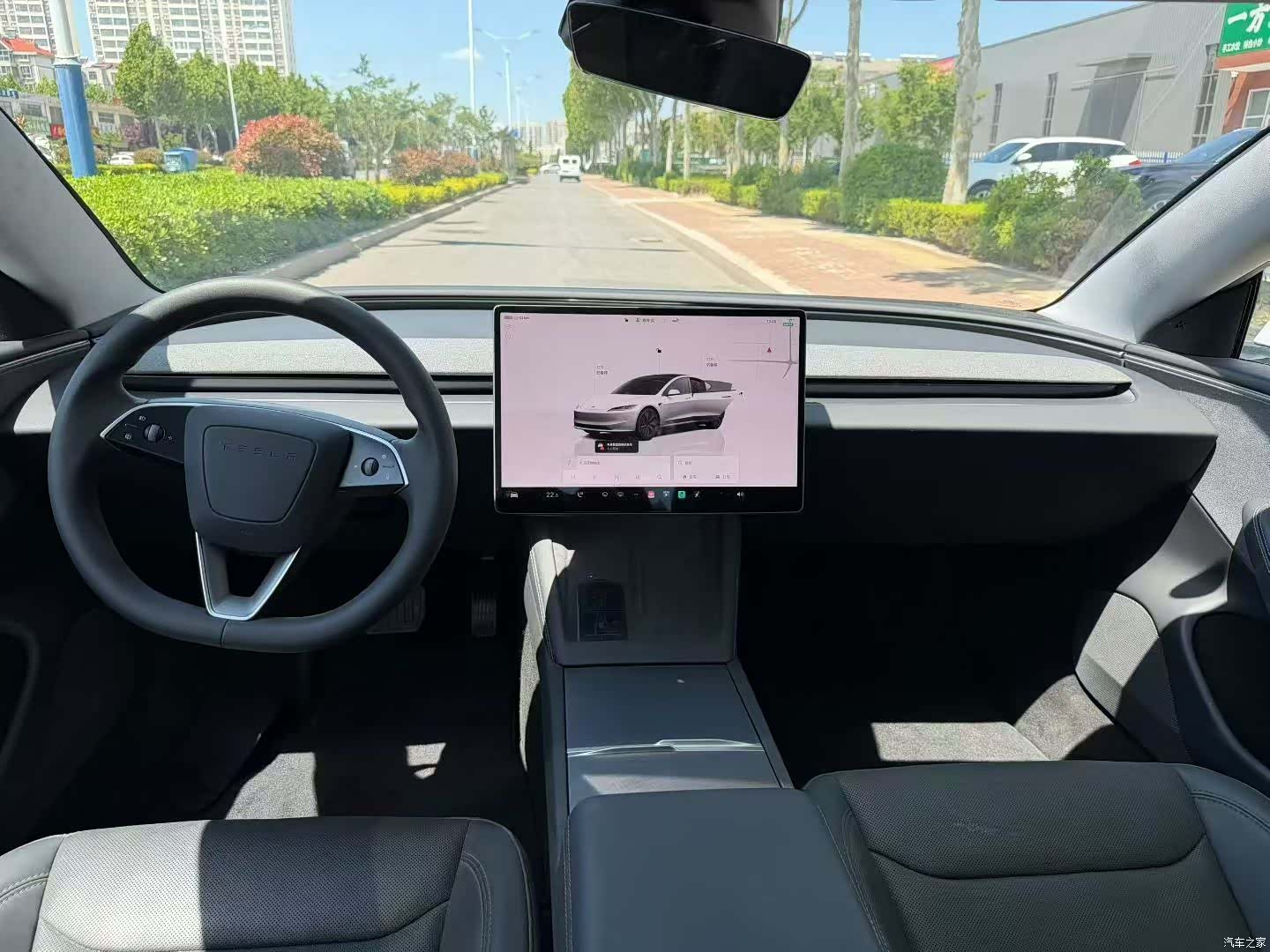 Tesla Model 3, 2025 7
