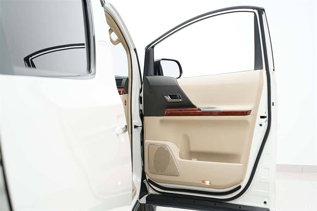 Toyota Alphard, 2011 30
