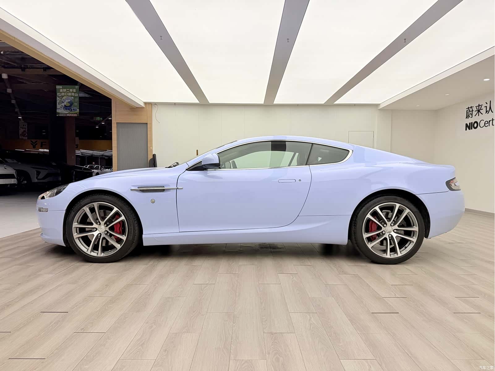 Aston Martin DB9, 2011 все фото