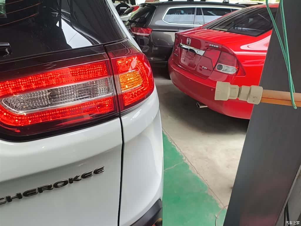 Jeep Cherokee, 2016 8