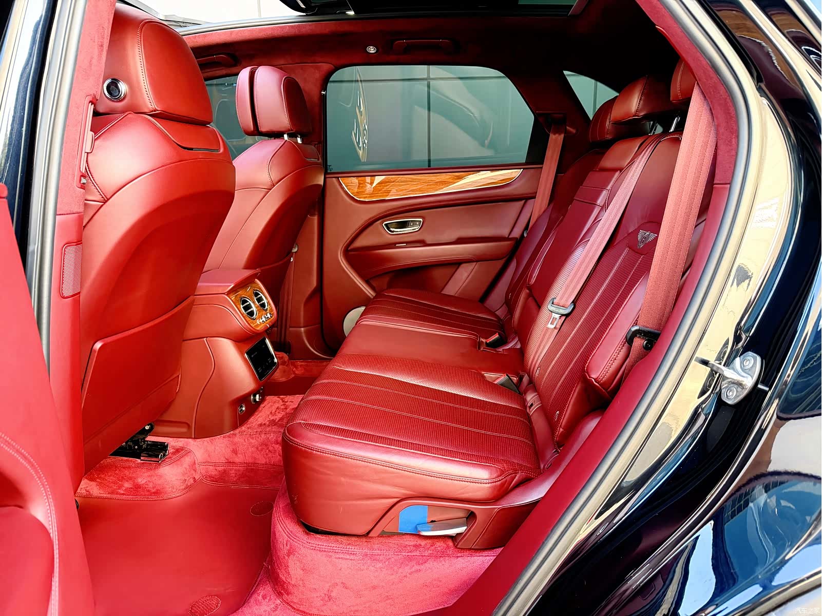 Bentley Bentayga, 2021 31