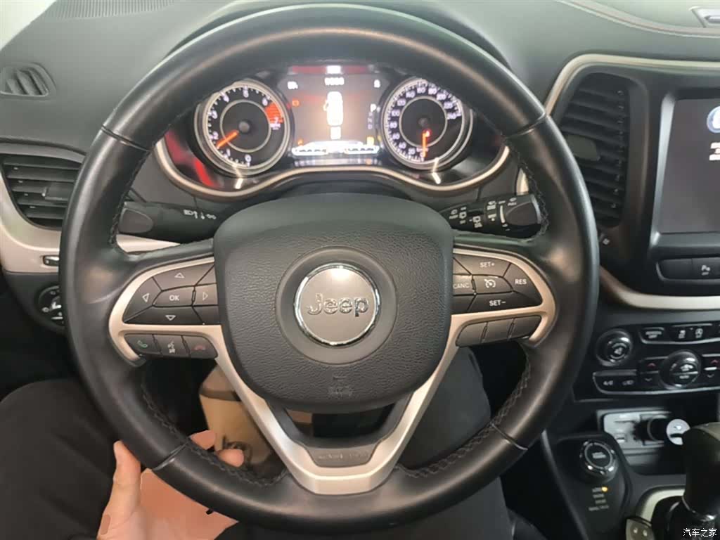 Jeep Cherokee, 2016 11