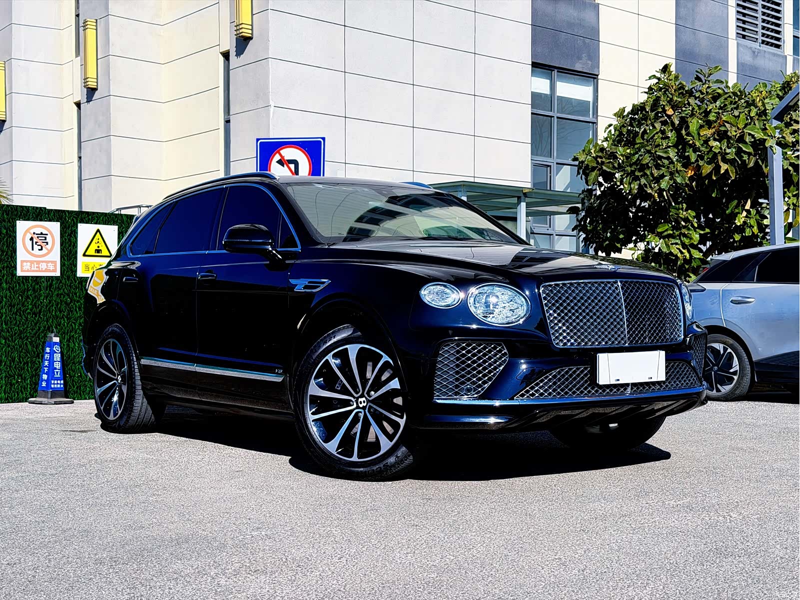 Bentley Bentayga, 2021 3