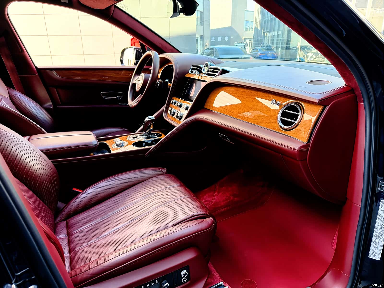Bentley Bentayga, 2021 37