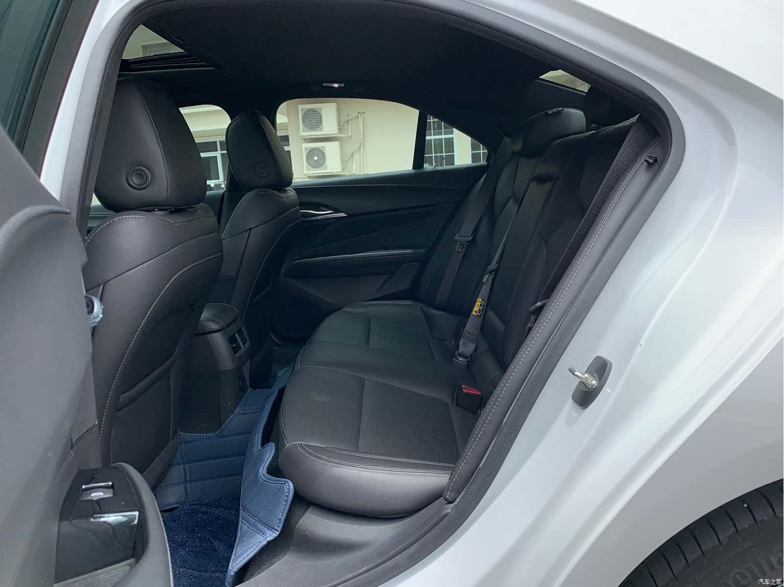 Cadillac CT4, 2023 14