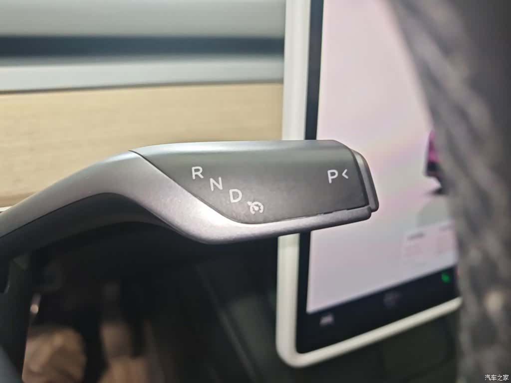 Tesla Model Y, 2023 14