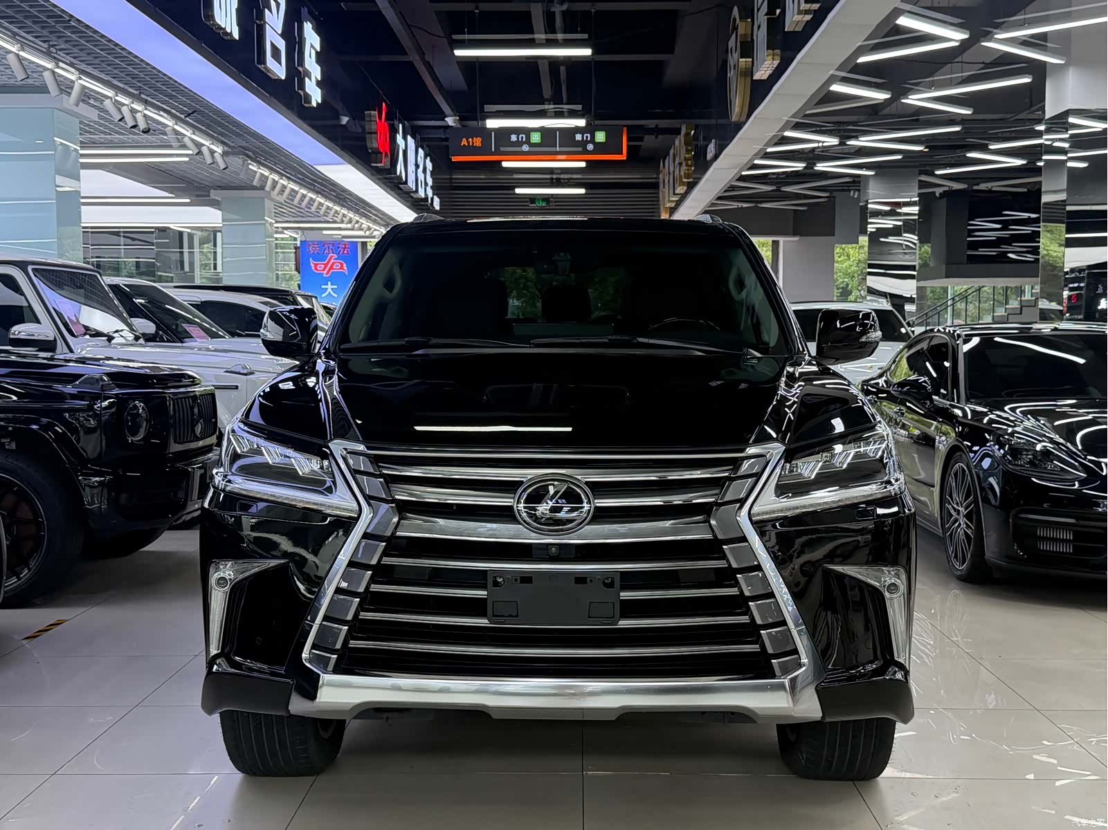 Lexus LX, 2019 2