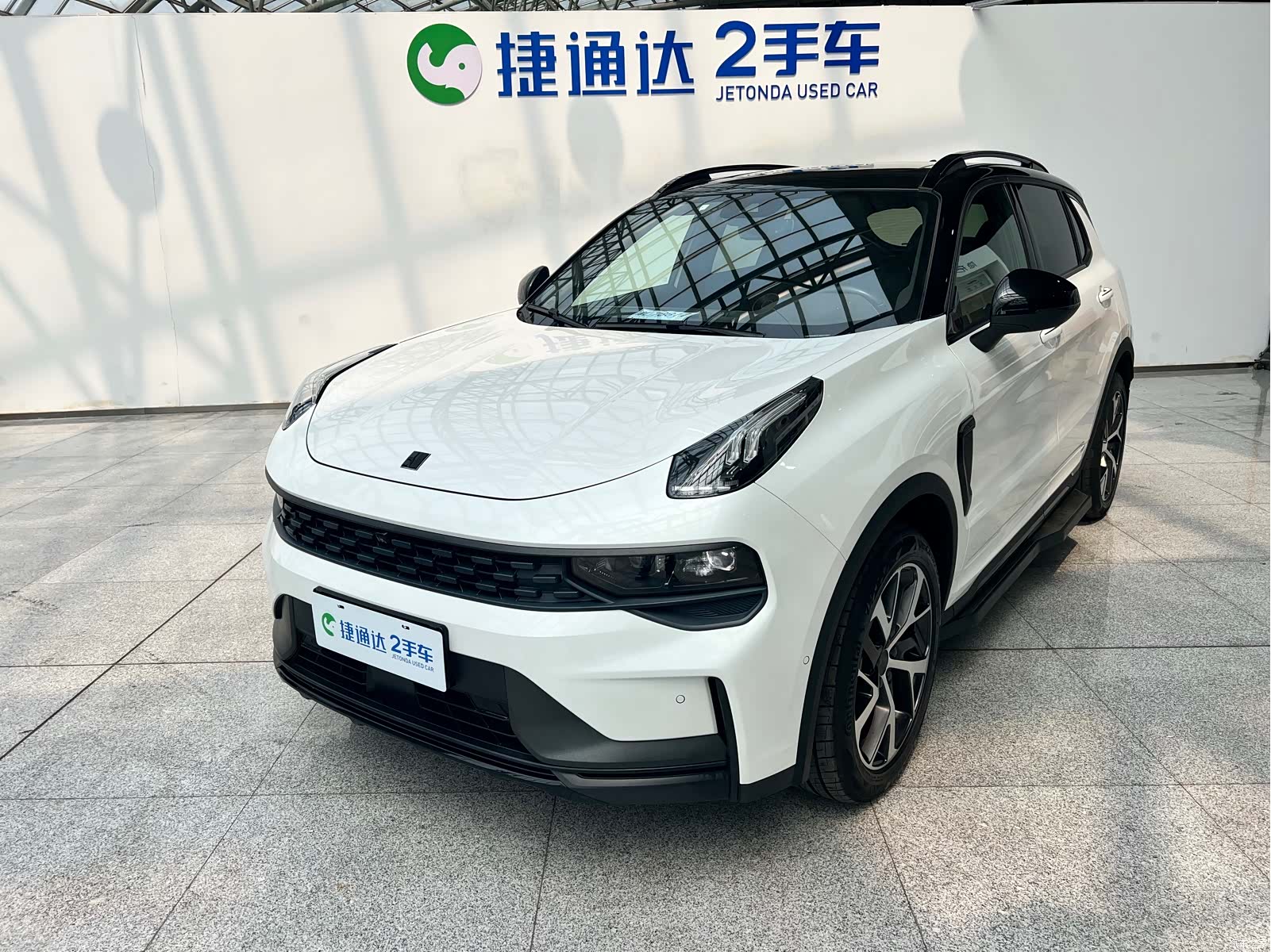 Lynk & Co 01