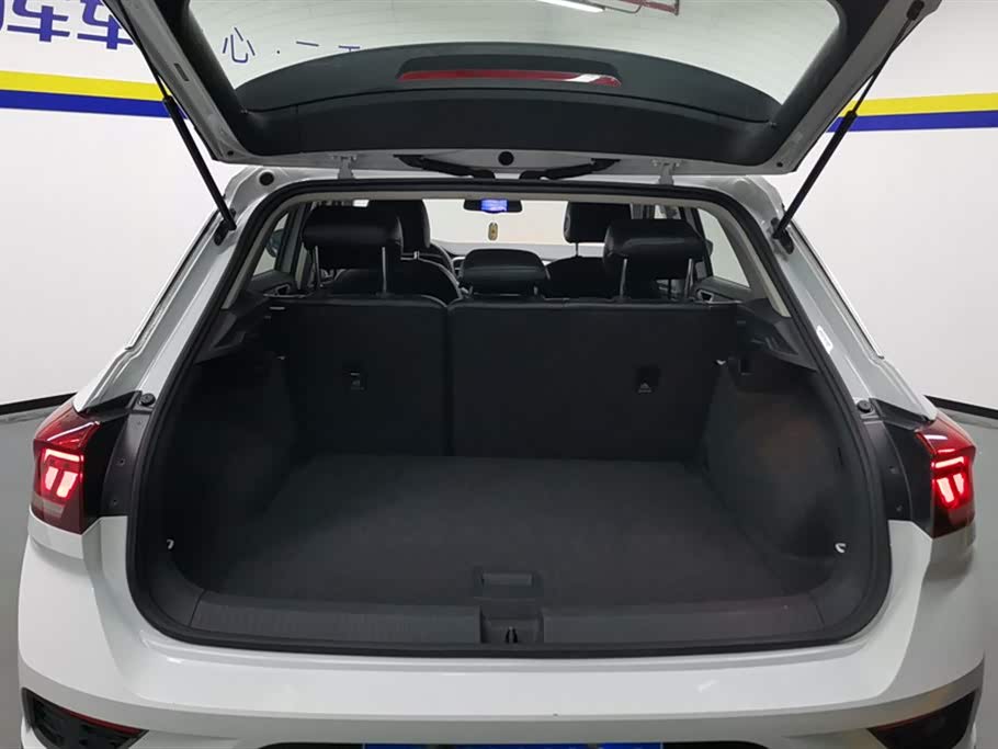 Volkswagen T-ROC exploring Songs