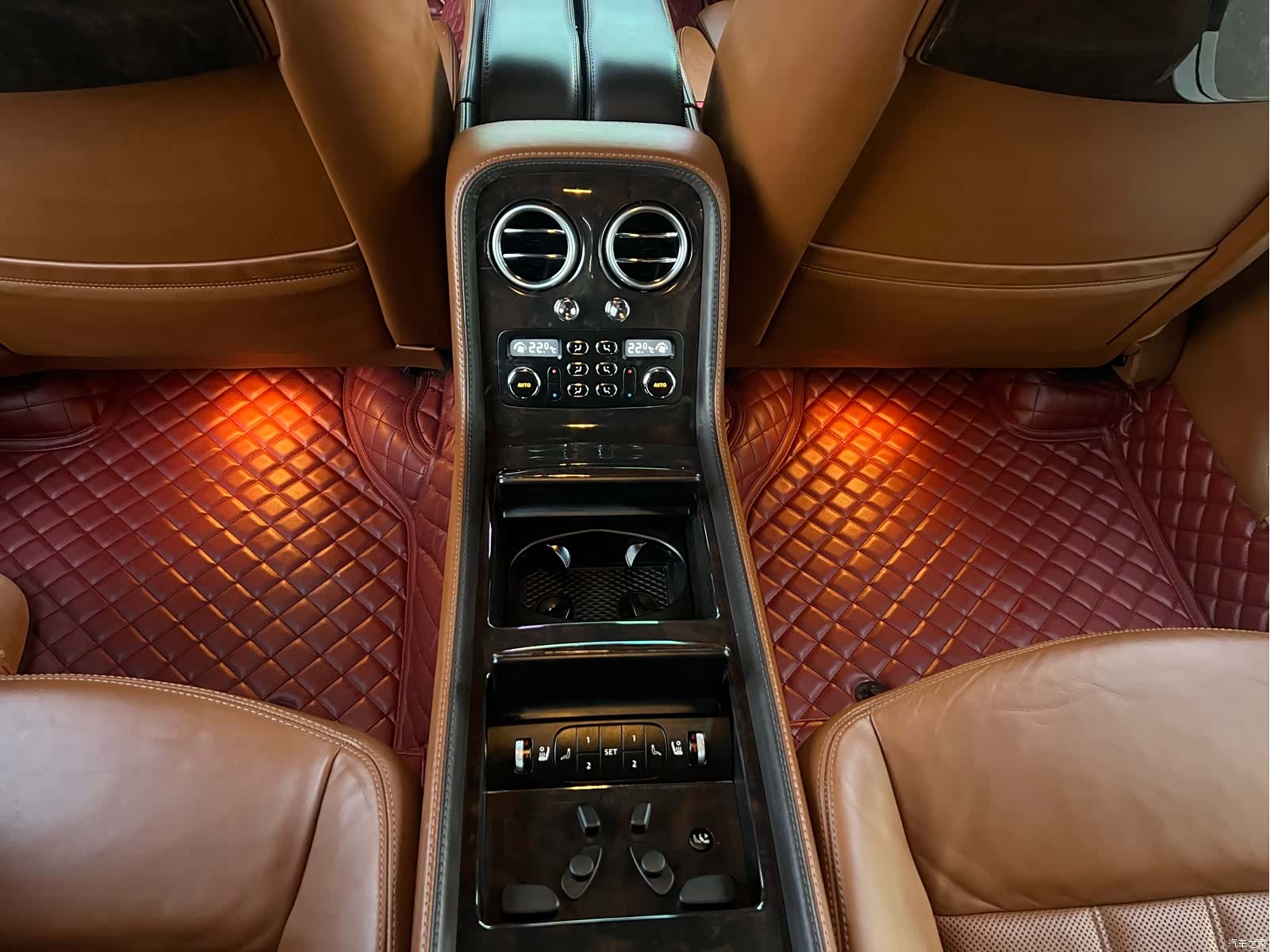 Bentley Flying Spur, 2013 11
