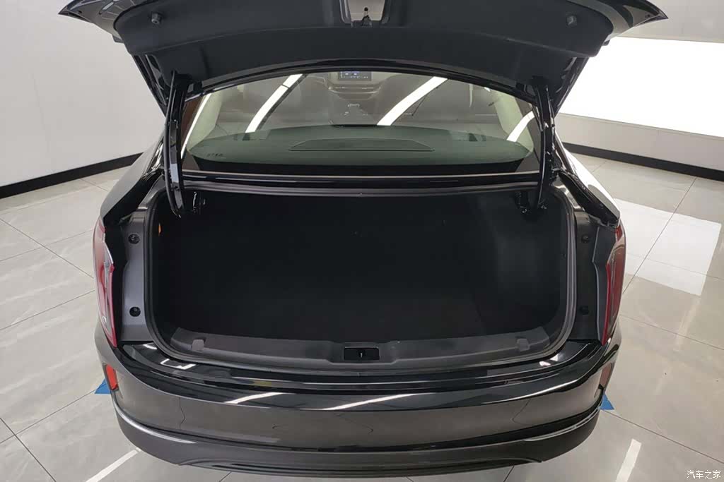 Hongqi QM5, 2024 4
