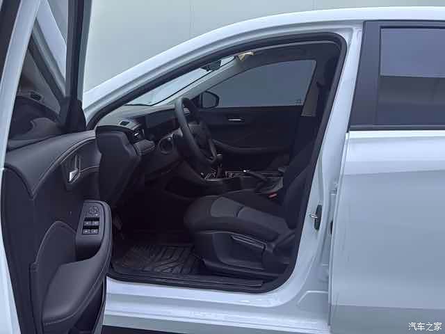 Roewe i5, 2025 16