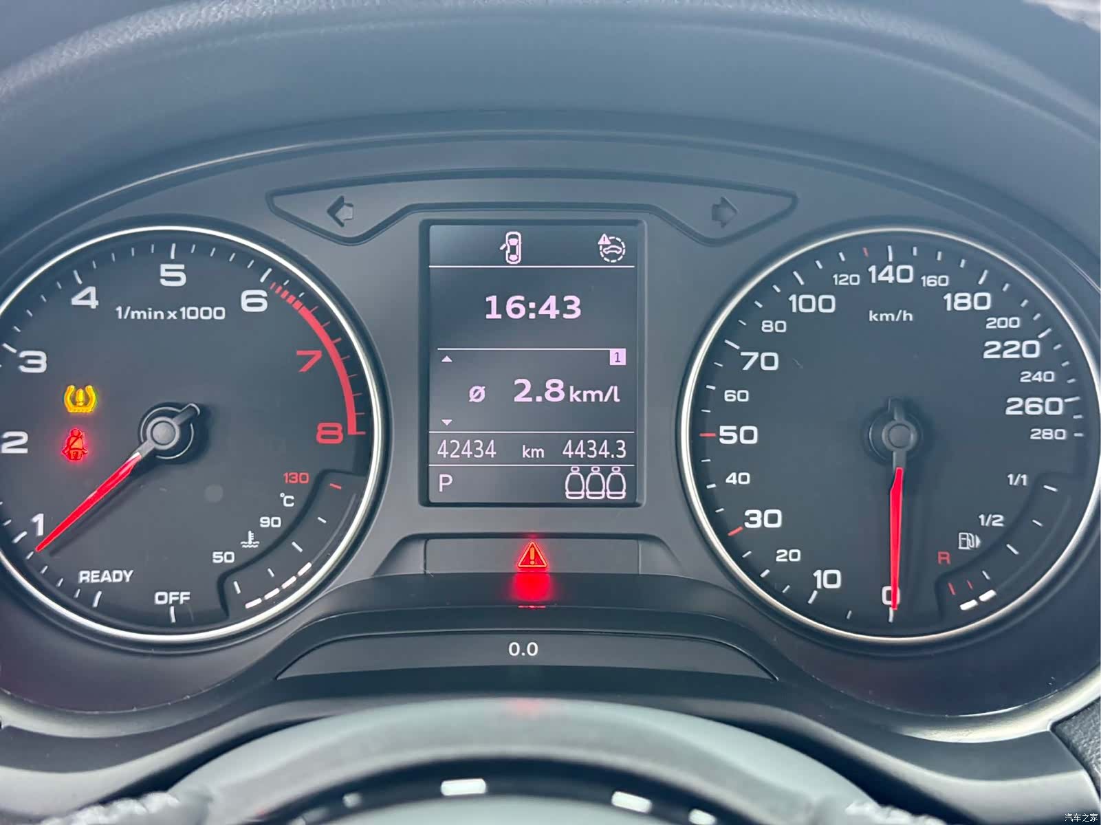 Audi Q2L, 2023 8