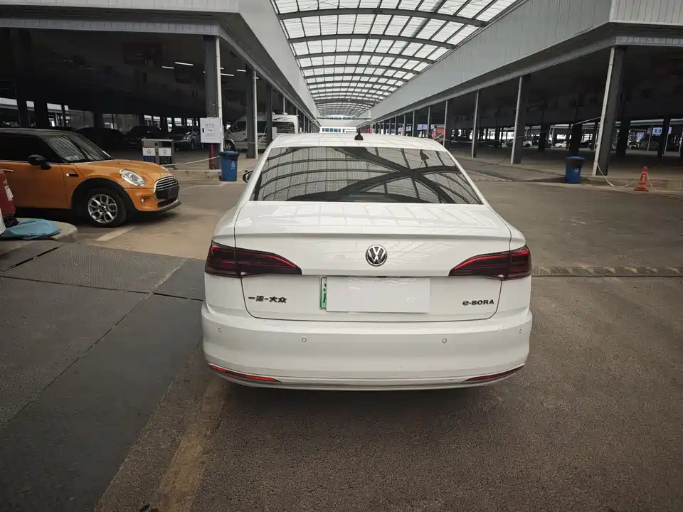 Volkswagen Bora Pure Electric