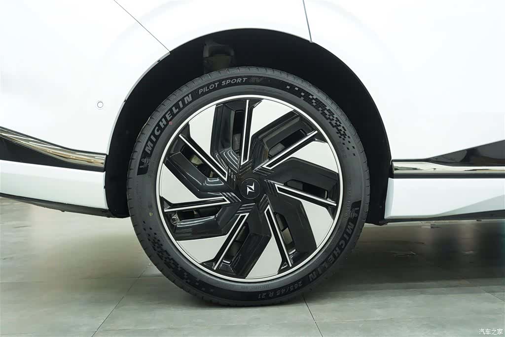 DongFeng eπ008, 2024 10