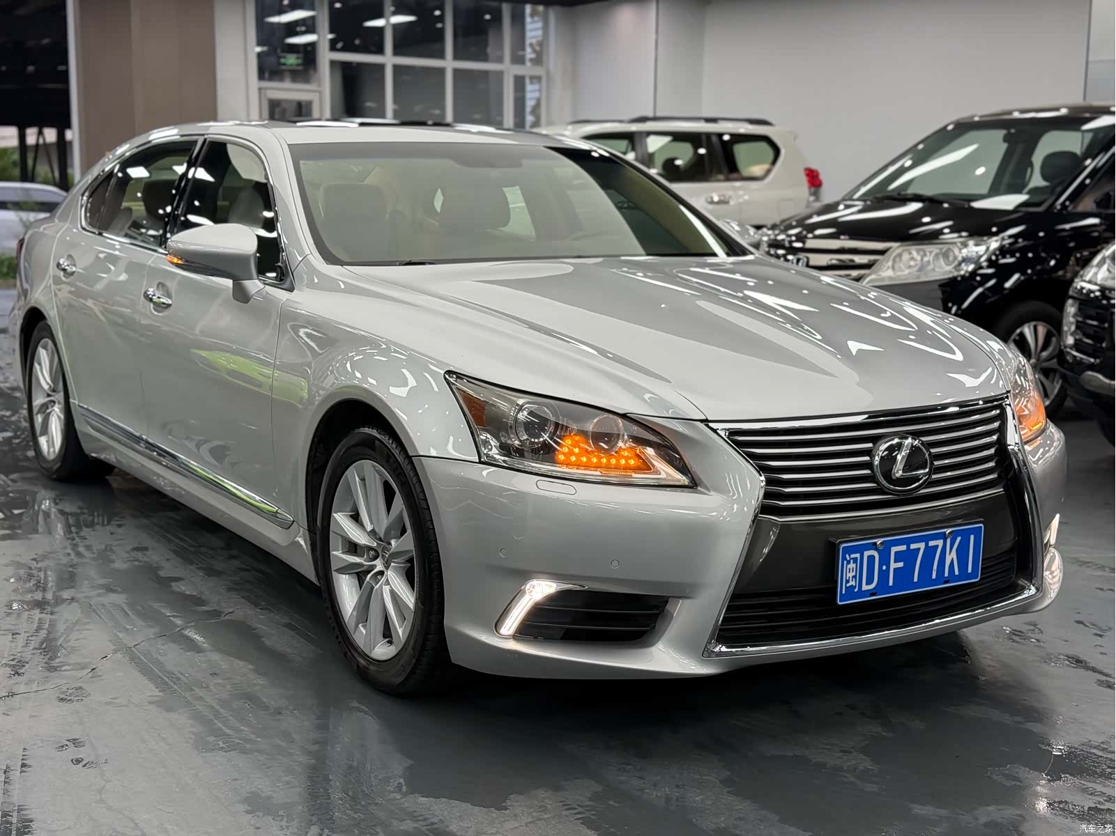 Lexus LS, 2013 3