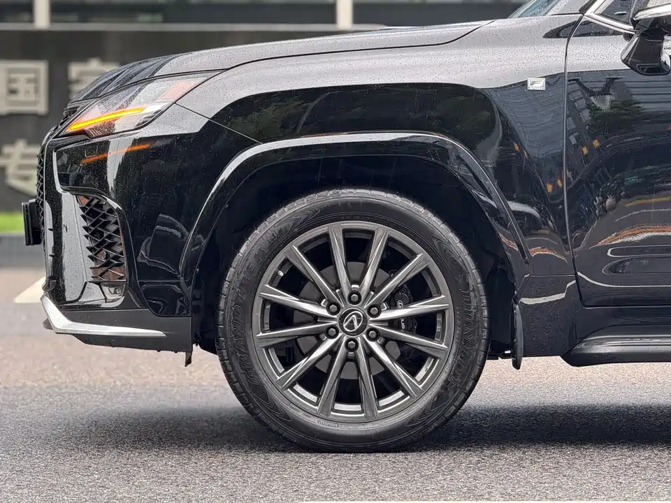 Lexus LX
