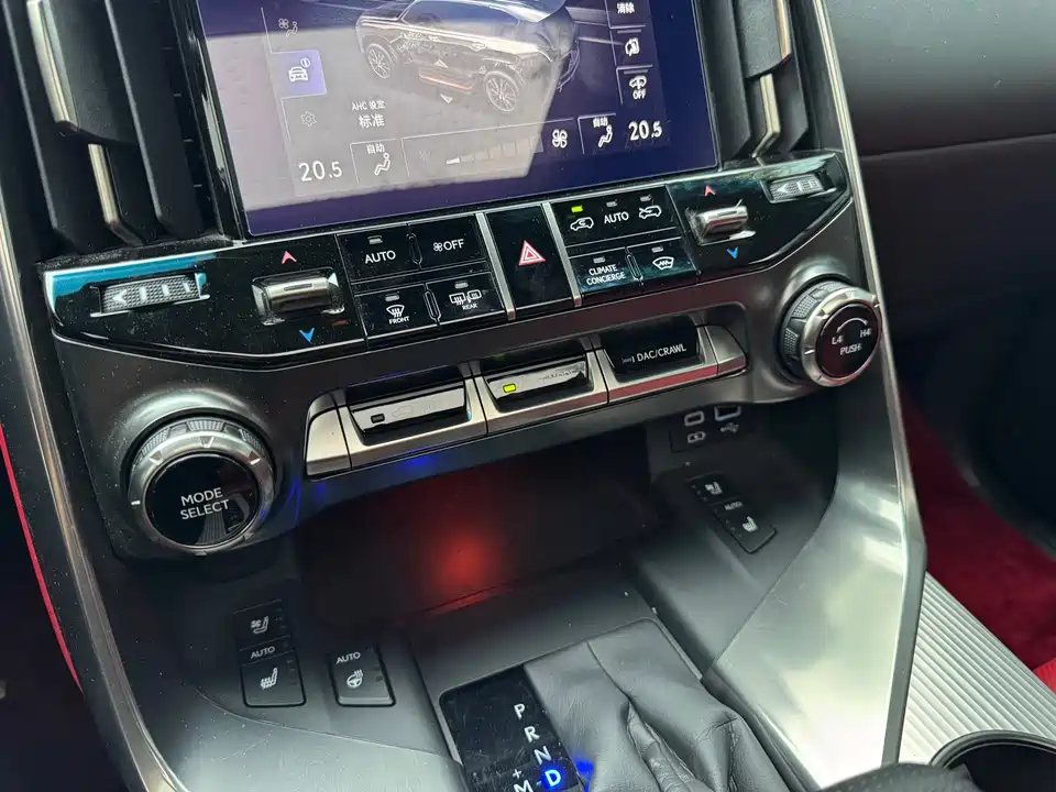 Lexus LX